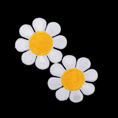 APPLIQUE 2 DAISIES 5CM X 5CM