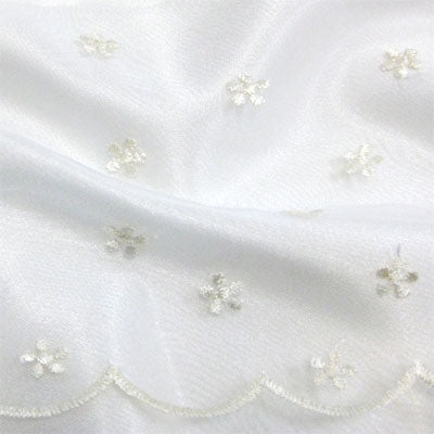 ivory daisy embroidered mesh with scapolled edge